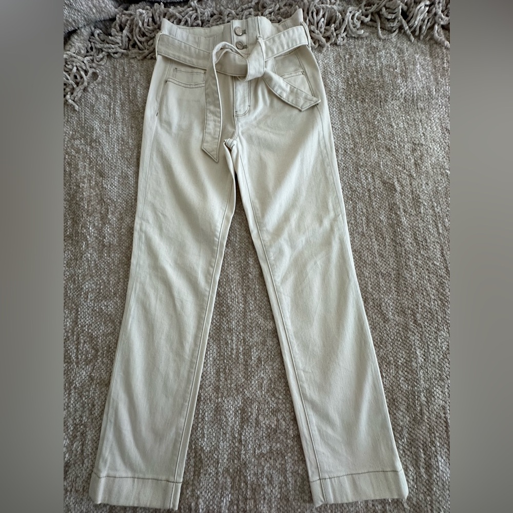 WHBM NWOT “The Slim Crop” Jeans in a gorgeous Cream Color!